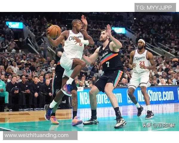 马刺25分史诗级逆转快船！文班27+10+4帽，小卡30+9大洛26分成空砍